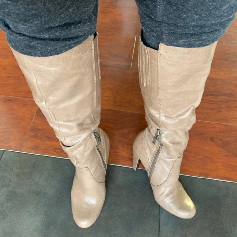 GUESS Women’s GRAY LEATHER Tall  BOOTS Sz 6